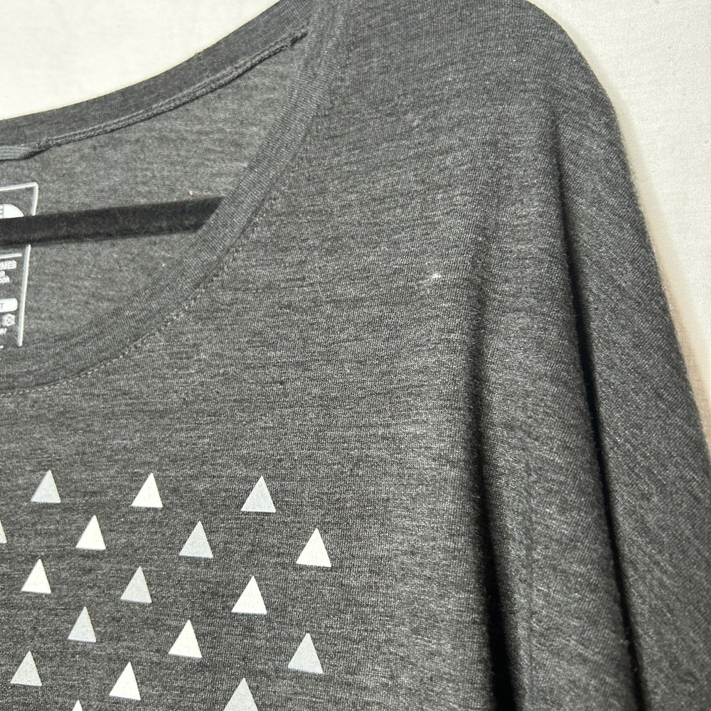 North face Gray long sleeve with triangles size XL - Picture 2 of 5